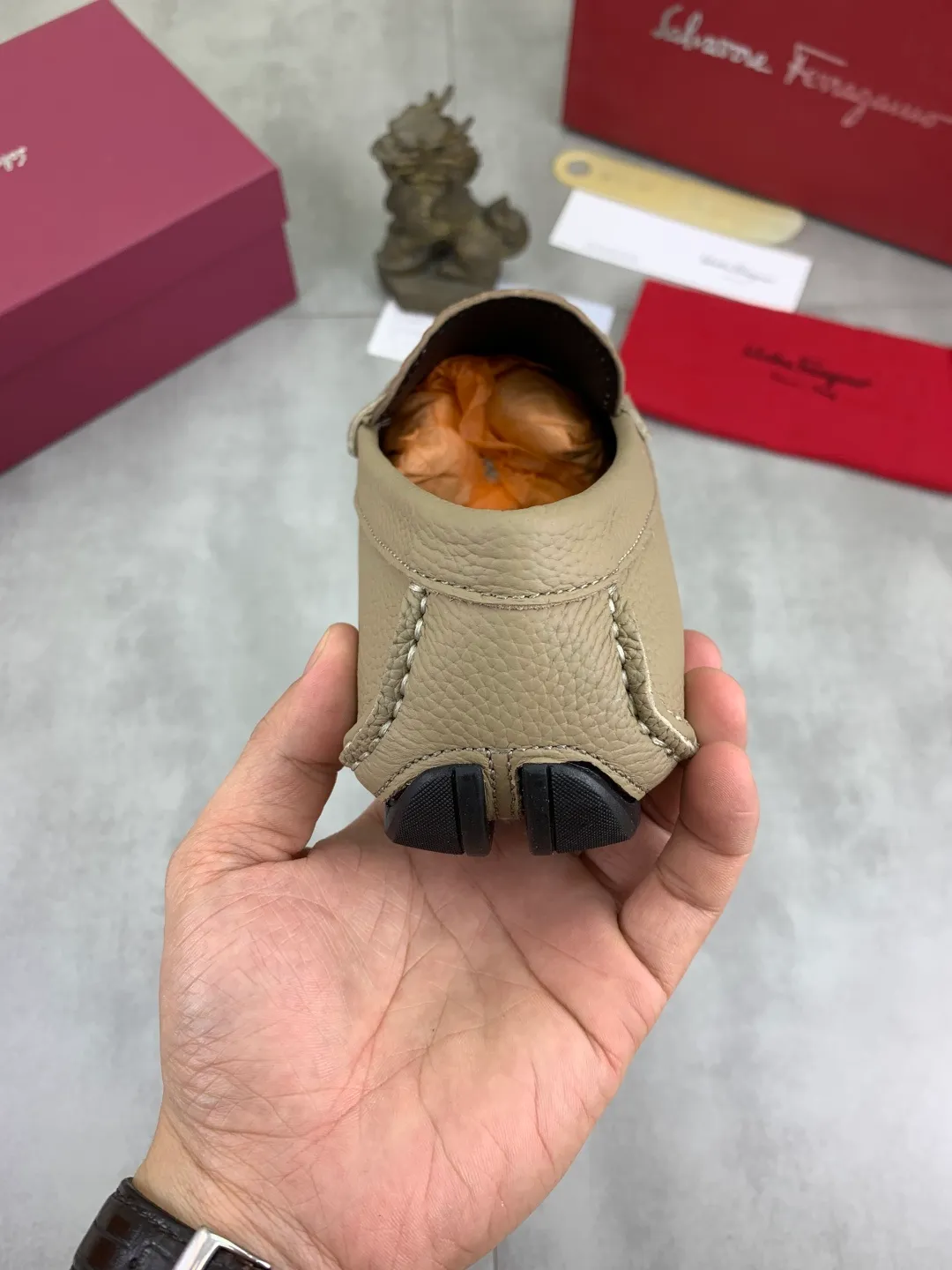 Men's shoes 💰P542 New model, high quality [Ferragamo/Ferragamo] Latest lazy slip-on shoes Original imported calfskin, imported cowhide lining + original luxury metal buckle + original combination outsole Comparison without pressure Code number: 38-45